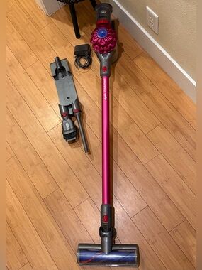 Dyson Cordless Stick Vacuum in Pink